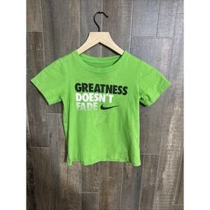 Boys Nikebetterworld Greatness Doesn’t Fade Green T-Shirt‎ Size 7 Boys